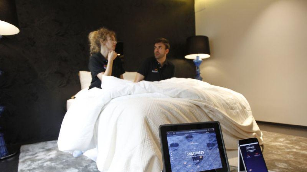 Una empresa gallega crea un colchón que te avisa en el móvil si hay alguien usando tu cama.