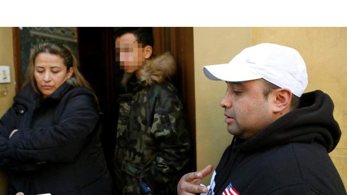 La madre del bebé que falleció al atragantarse por una uva, desolada. ALBERTO MORANTE