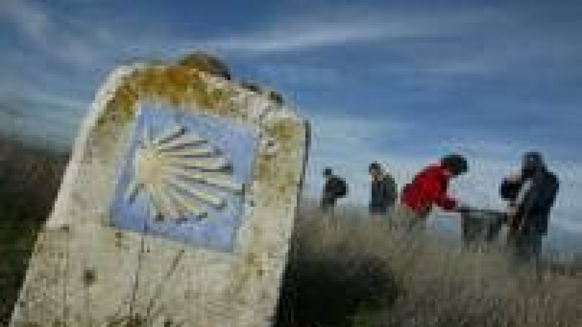 Mojón del Camino de Santiago antes de Villar de Mazarife