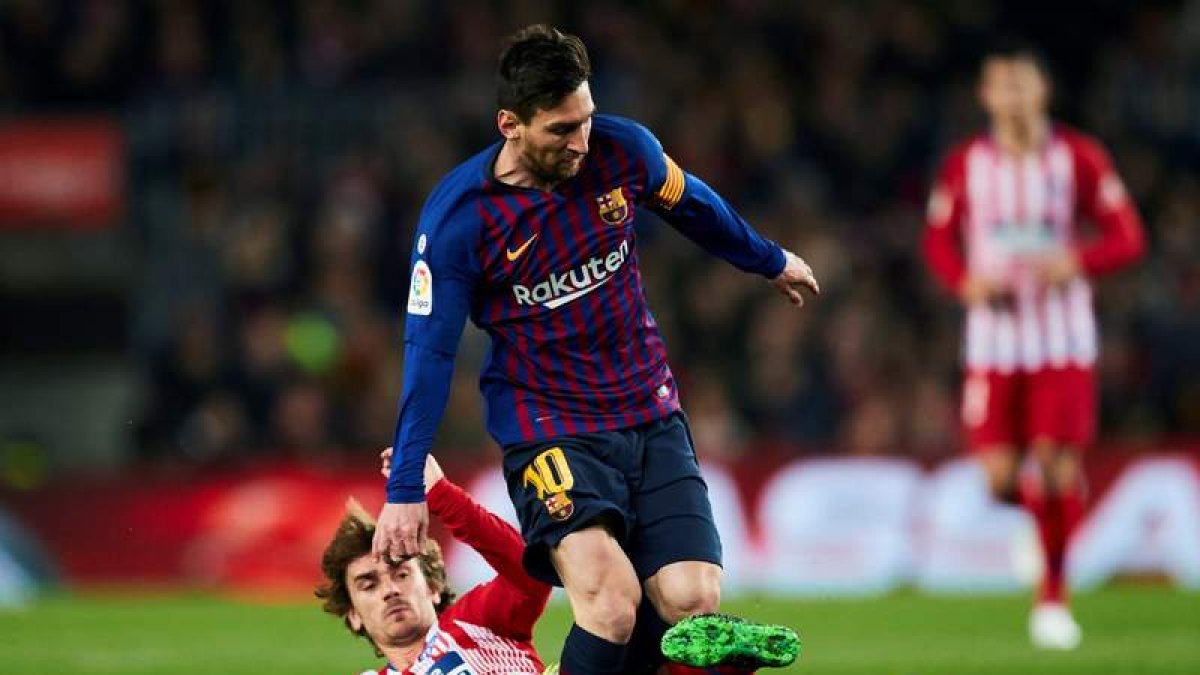 Messi sentenció el triunfo del Barcelona un minuto después de que anotara Suárez. ALEJANDRO GARCÍA