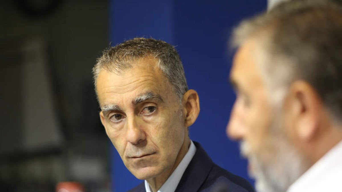 El entrenador y responsable del área deportiva del club berciano, Carlos Terrazas, tiene la confianza de José Fernández ‘Silvano’. L. DE LA MATA