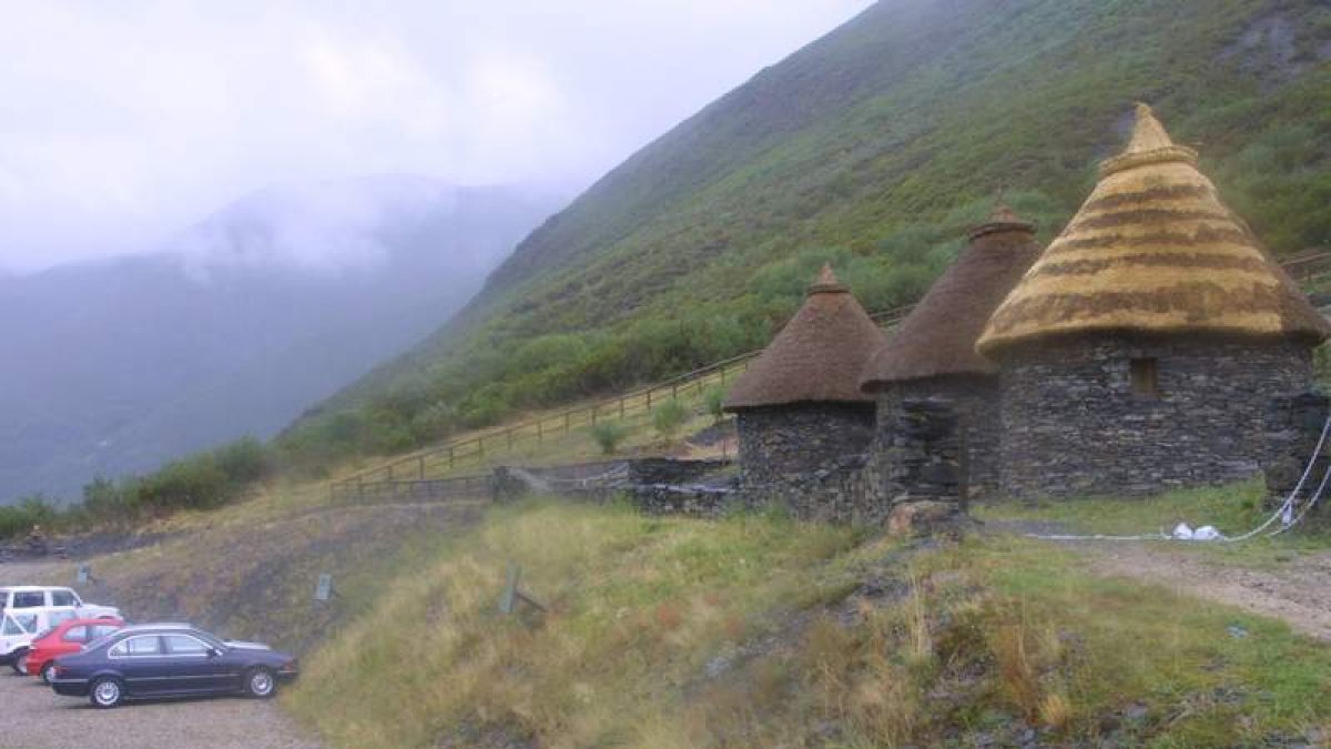 El valle de Fornela abre su potencial turístico a los visitantes que proceden del Parque Natural de las Fuentes del Narcea. ANA F. BARREDO