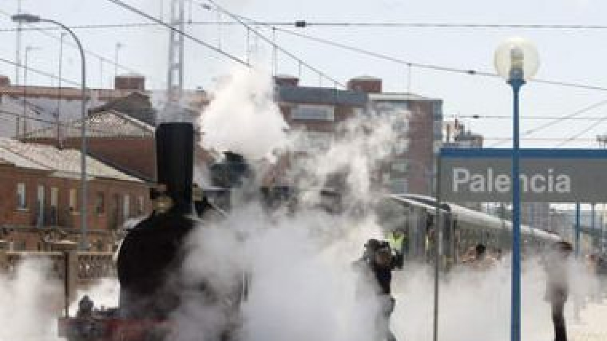La locomotora La Verraco ha protagonizado la ruta ferroviaria del románico palentino.