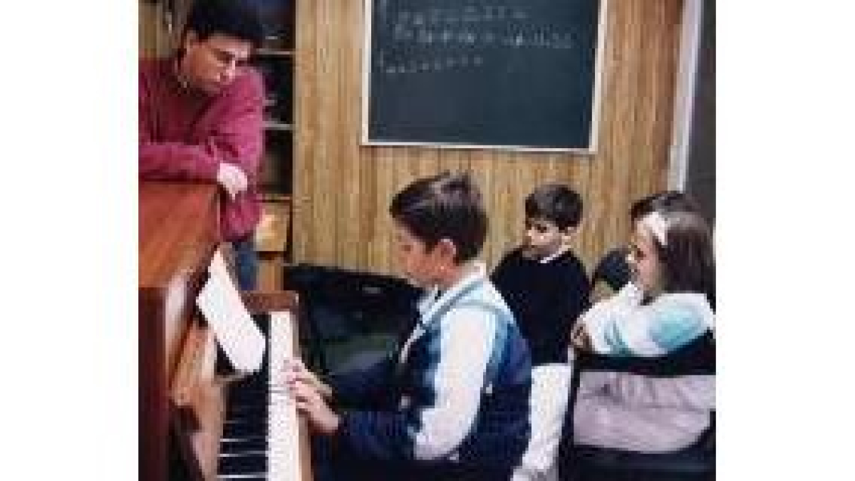 La Consejería de Familia está diseñando un plan integral de atención a la infancia