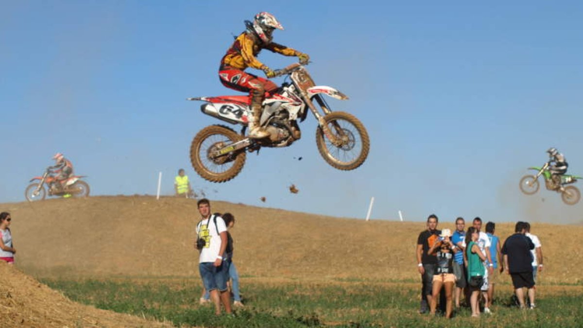 El circuito congregó en la primera carrera oficial a 40 pilotos de Castilla y León y Asturias.