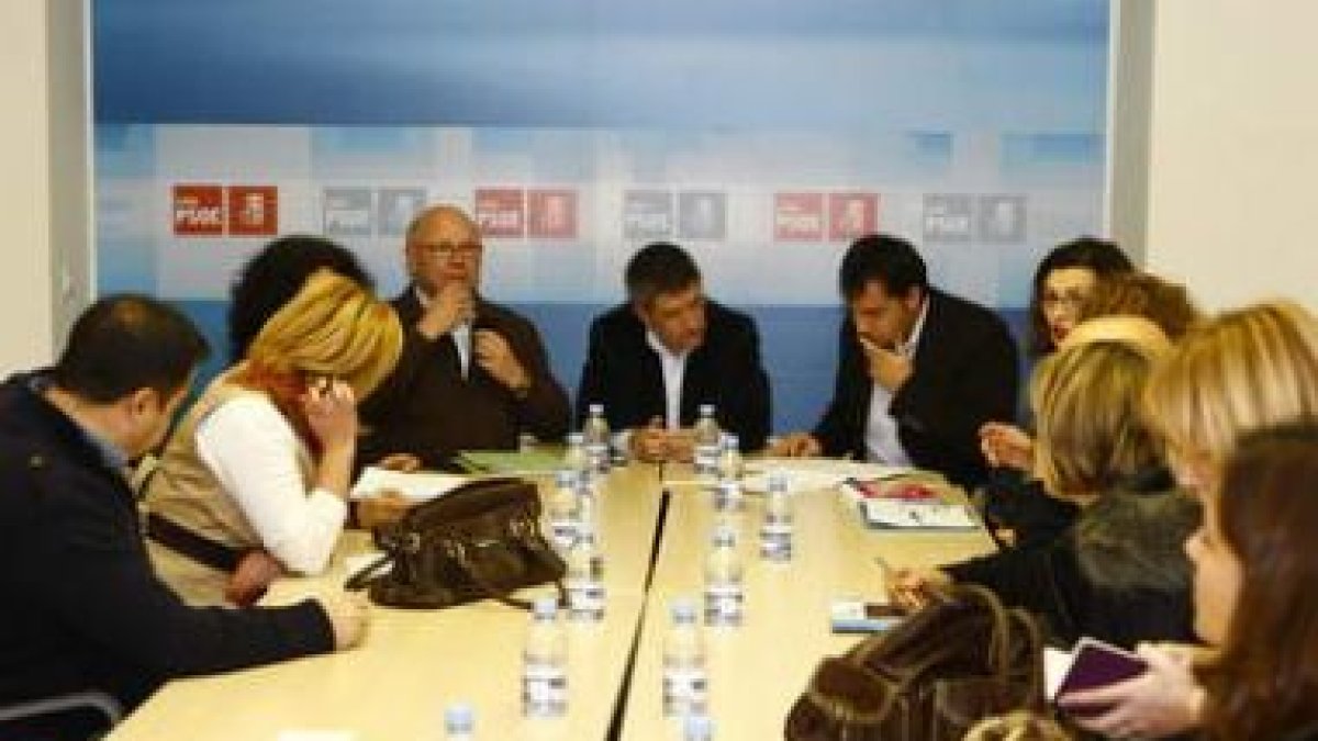 Un momento de la reunión de la ejecutiva provincial del PSOE