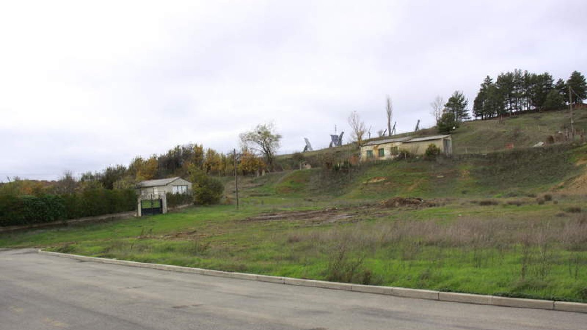 Parcela destinada a la residencia de la tercera edad. CAMPOS