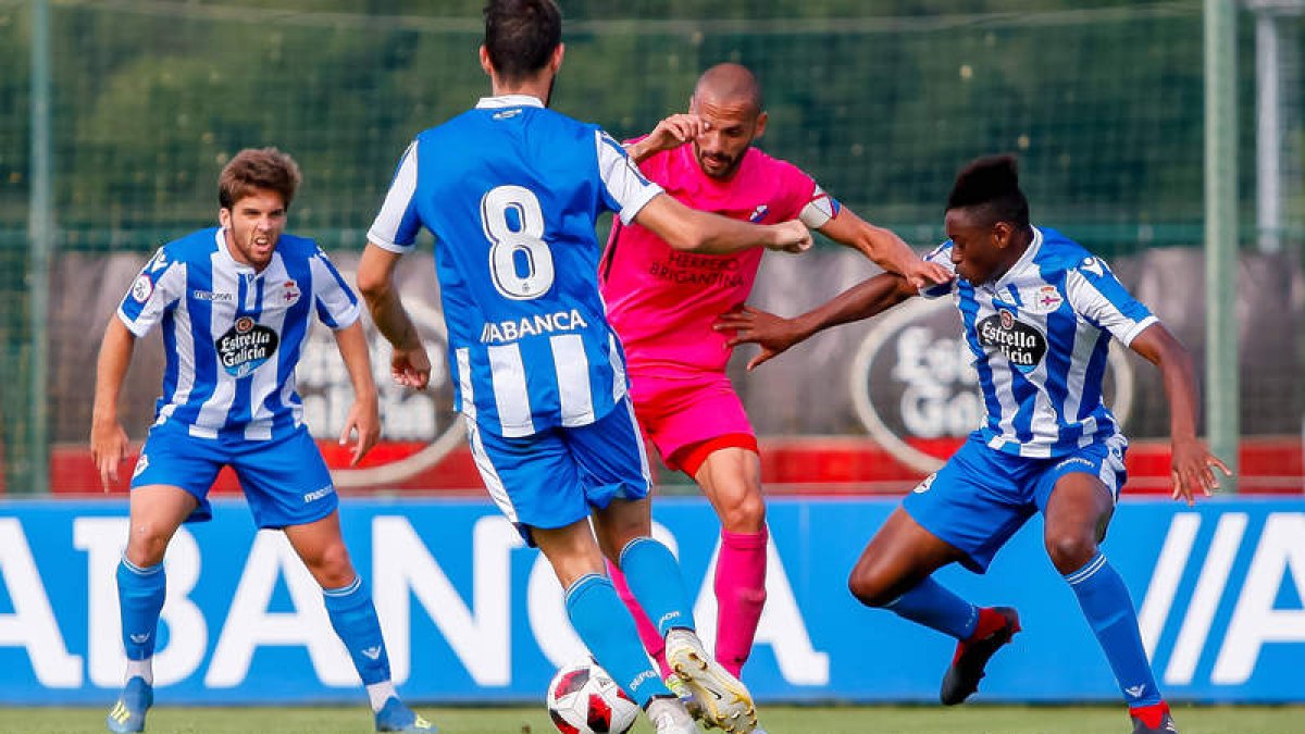 Yuri fue uno de los grandes protagonistas por parte de la Deportiva al anotar el primer gol y asistir al segundo materializado por Carnicer. VARELA