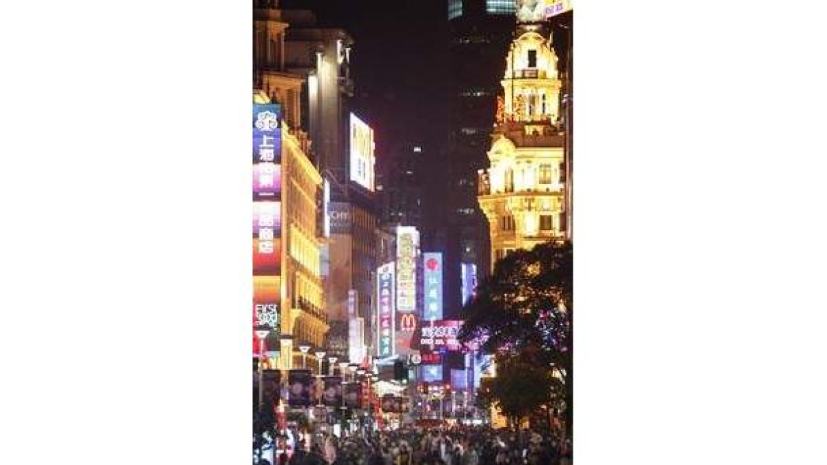 La ciudad de Shangai en plena actividad comercial.
