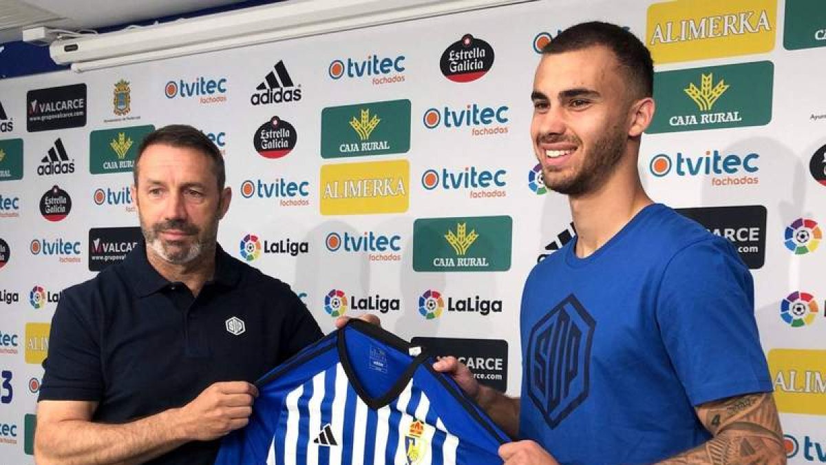Antonio Leal en su presentación como jugador de la SD Ponferradina. SDP