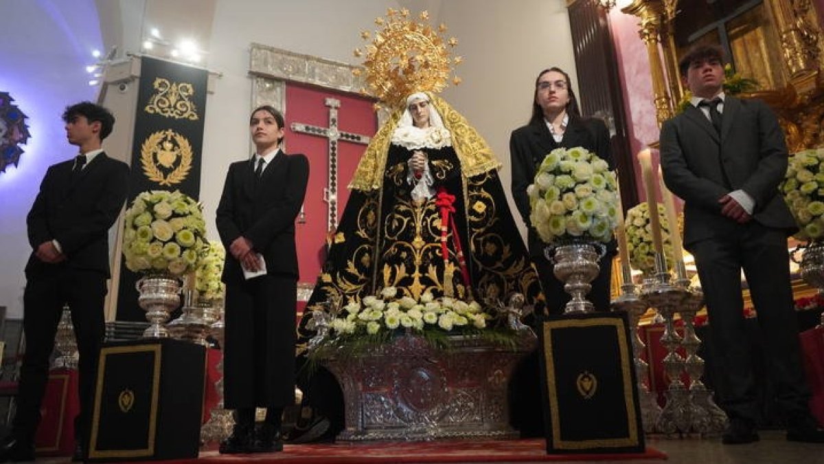 Uno de los turnos de vela de La Soledad. J. NOTARIO