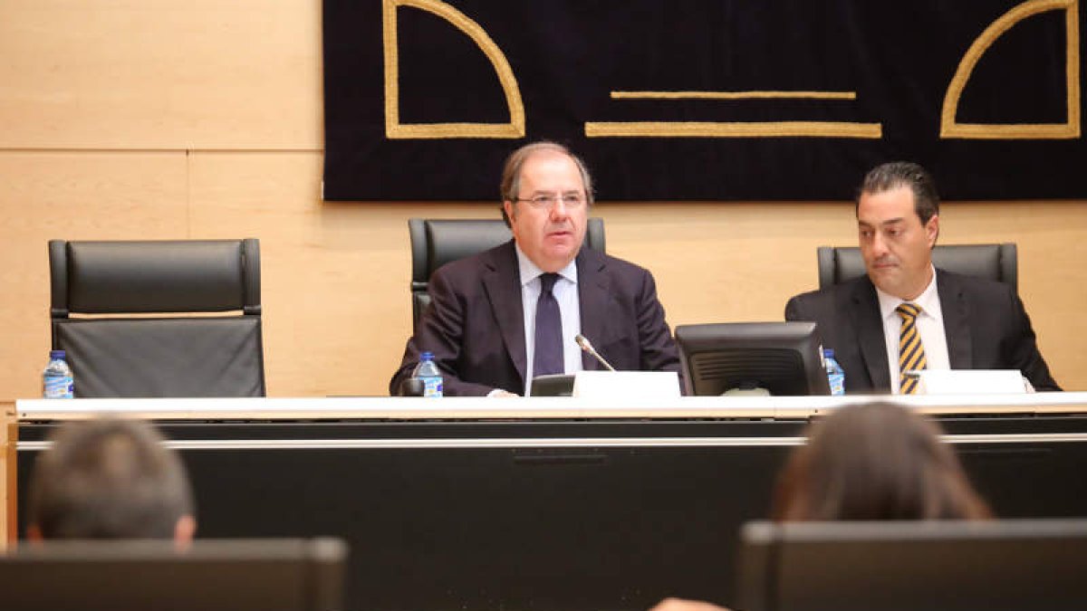 Herrera comparece en la Comisión de investigación sobre el Hospital de Burgos. LETICIA PÉREZ