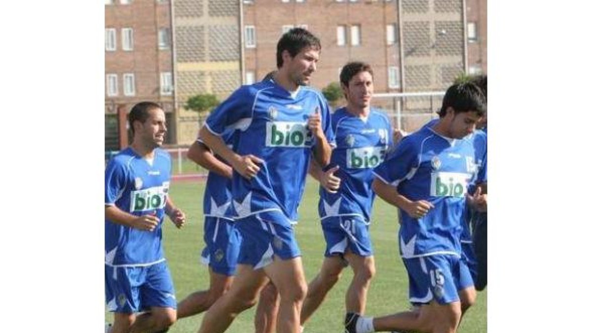 David Malo vuelve a la convocatoria tras su ausencia en el partido de Barakaldo.