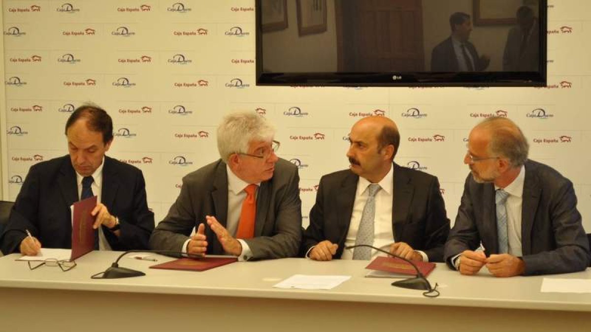 Imagen de la firma de la renovación del convenio.