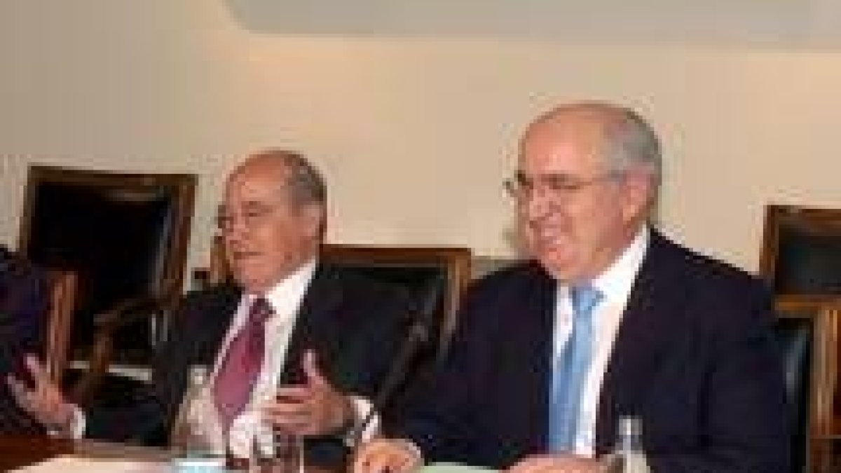 El presidente y el secretario general de la Ceoe, José María Cuevas y Juan Jiménez Aguilar, ayer