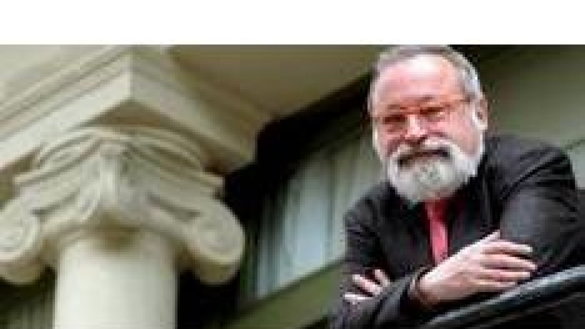 Savater abandonó el País Vasco por amenazas de la banda