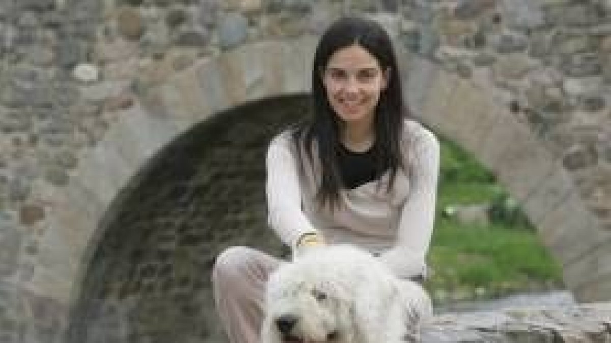 Angus Arias disfrutó con su perro de unos días de descanso en Molina