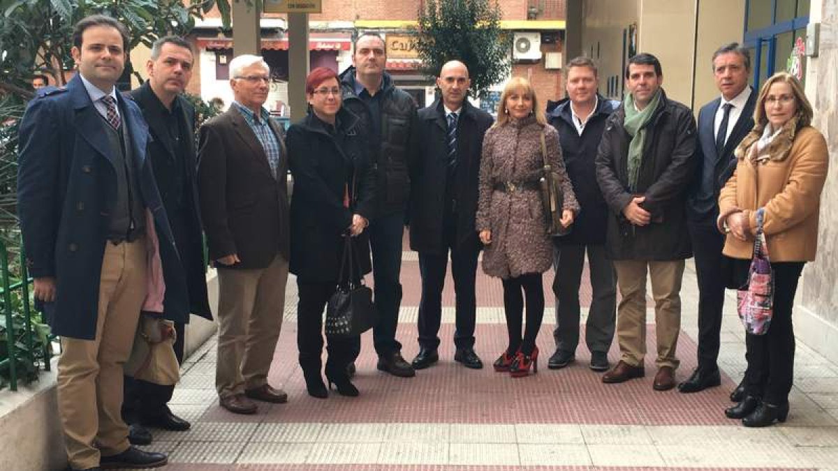 Gancedo acudió a la Junta junto con representantes de todos los grupos de San Andrés, excepto el PP.