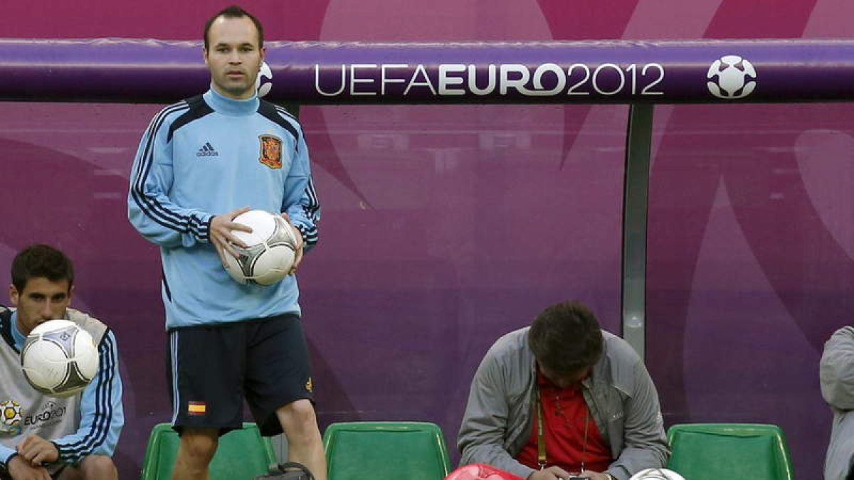 Frenar el juego del centro de jugadores como Iniesta es la obsesión de los croatas.