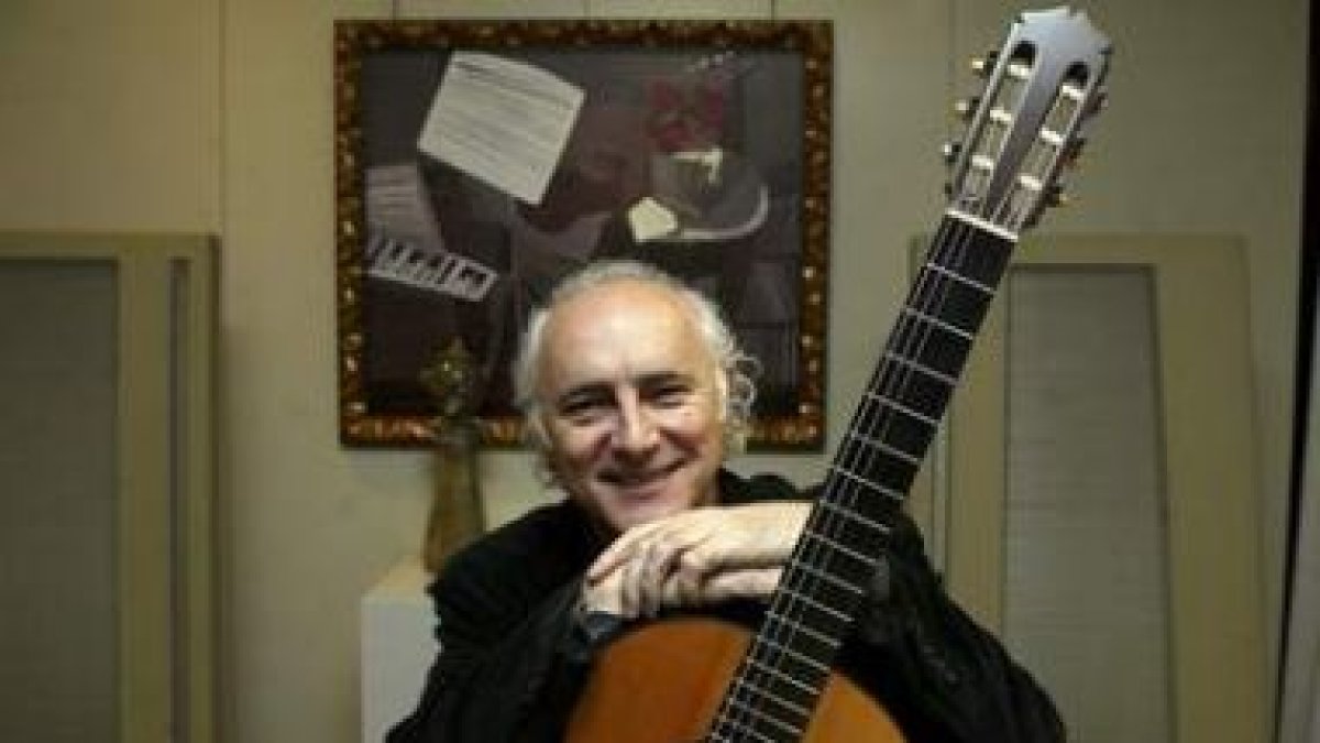 El cantautor berciano Amancio Prada ofrece hoy un concierto muy especial en La Habana
