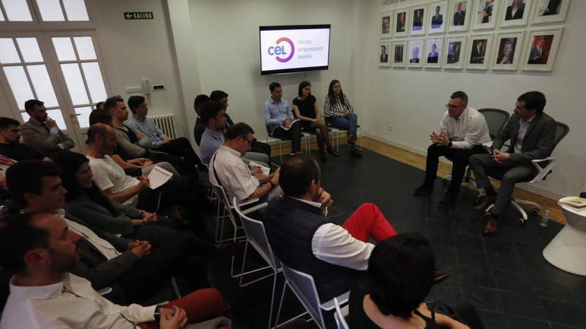 El CEL acogió ayer la presentación de los nuevos proyectos del Grupo de Jóvenes Emprendedores. RAMIRO
