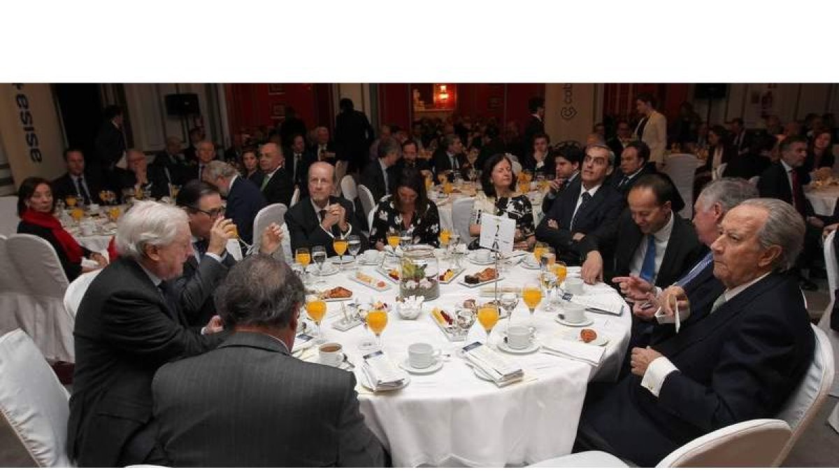 Empresarios asistentes al debate sobre el noroeste.  JUAN LÁZARO