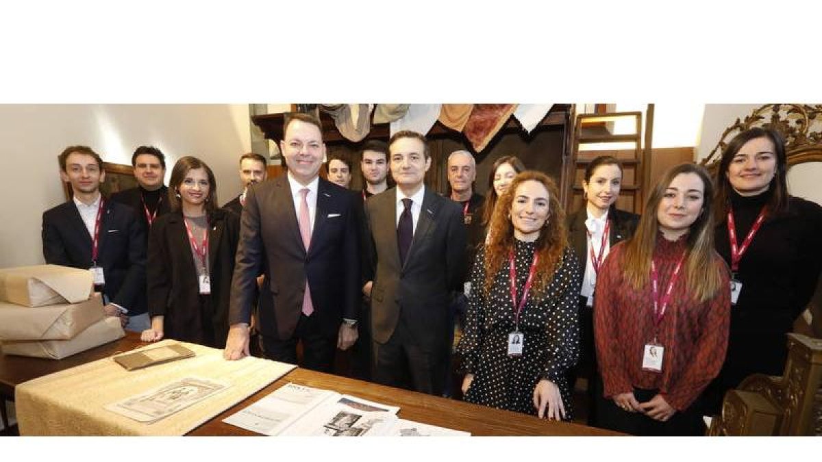 El equipo del Museo Casa Botines, encabezado por José María Viejo, ayer, durante la presentación de la programación de 2024. RAMIRO