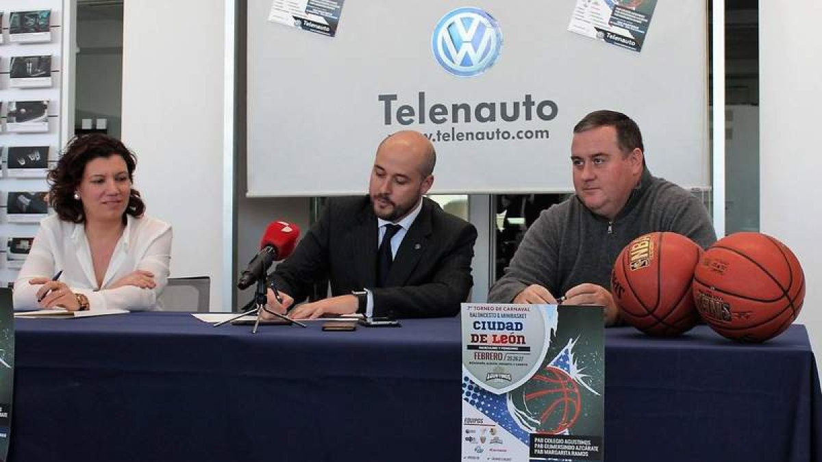 María Fernández (Agustinos), Andrés Tejerina (Telenauto) y Miguel Ángel Rodríguez (Telenauto). DL