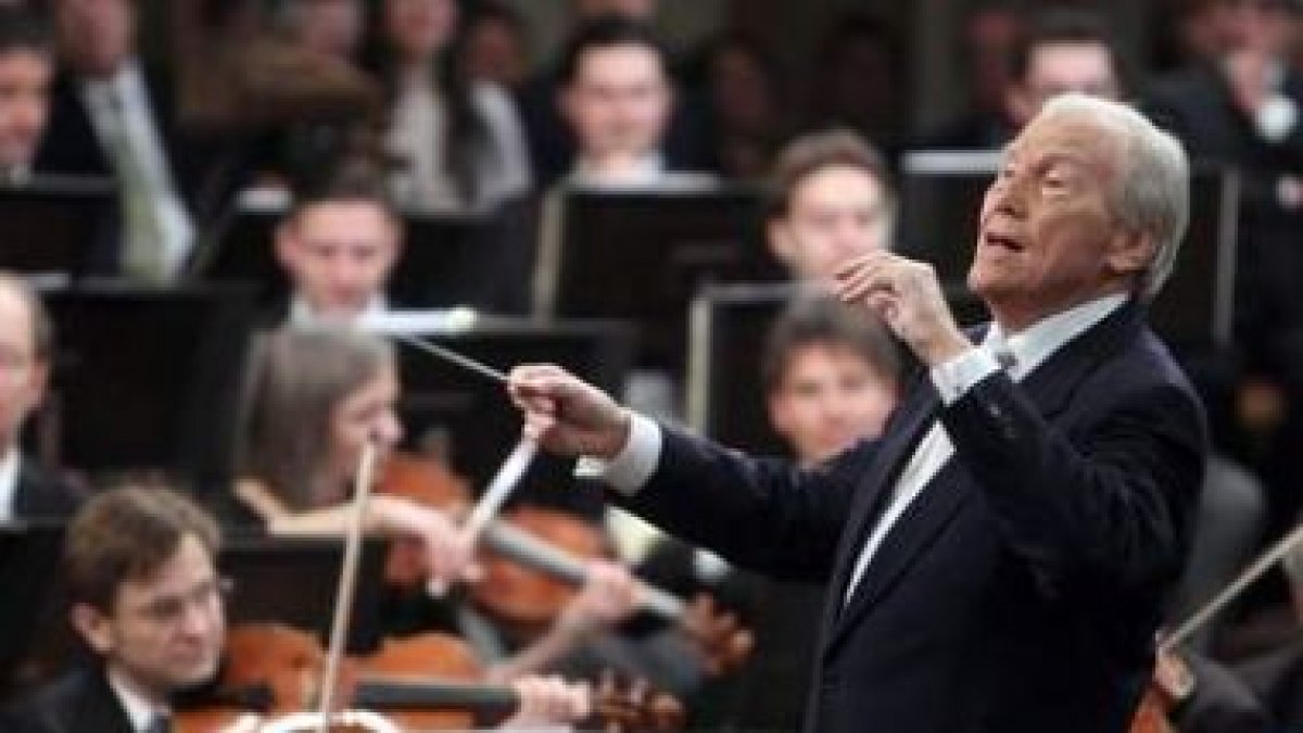 El director de orquesta Georges Prªtre durante el concierto en Viena.