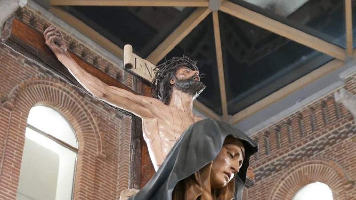 La Crucifixión (JHS).