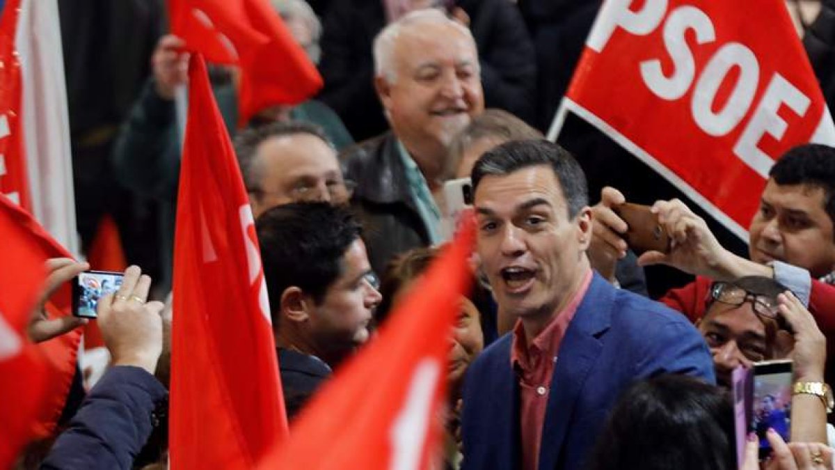 Pedro Sánchez, ayer en Alicante. JUAN CARLOS CÁRDENAS