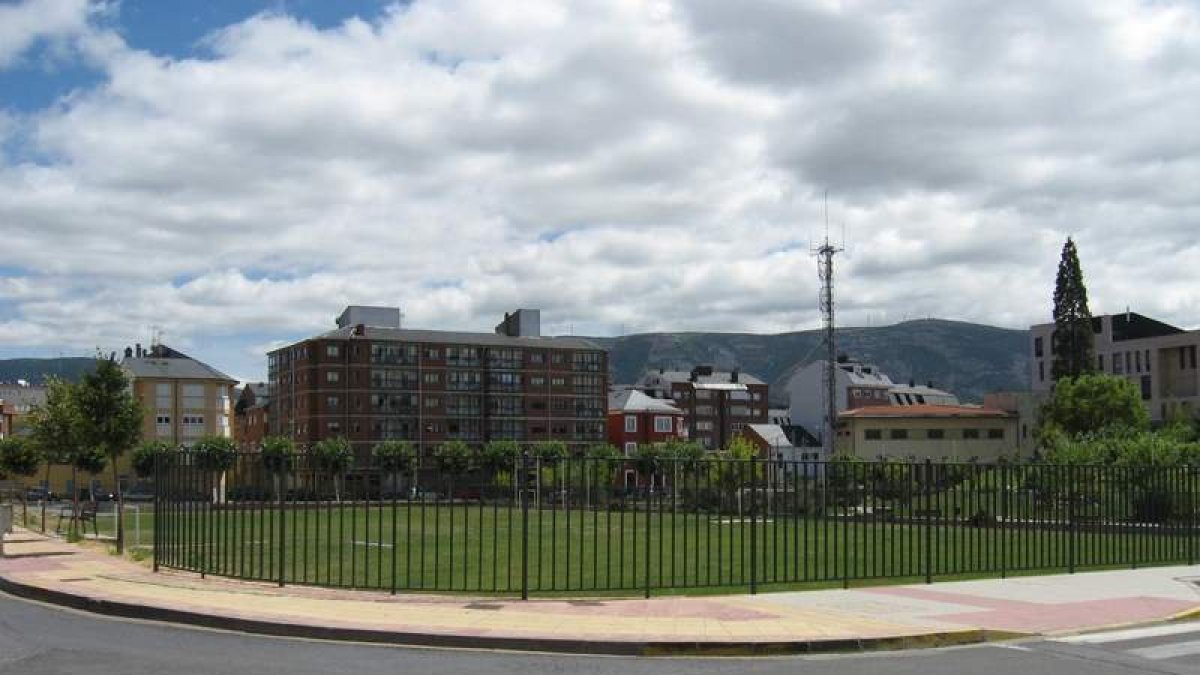 Terrenos del Campo de Los Juncos donde la Junta edificará el nuevo centro de salud. DL