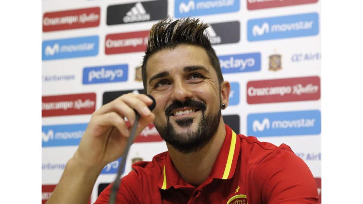 David Villa durante la rueda de prensa en su regreso, 38 meses después, a  La Roja . JUAN CARLOS HIDALGO