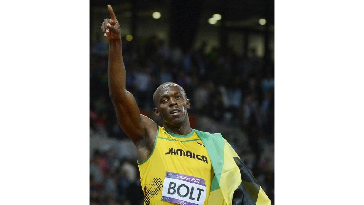 Bolt con gesto de superioridad tras conseguir el oro en cien metros.