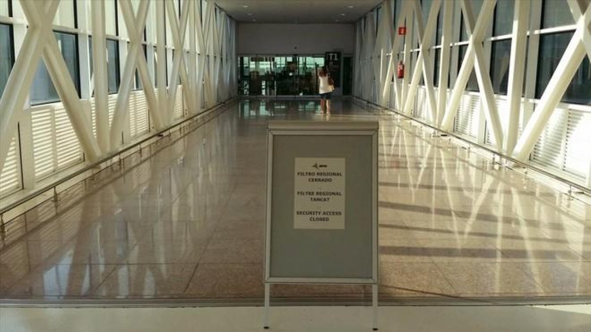 Cartel que informa del cierre de la puerta secreta