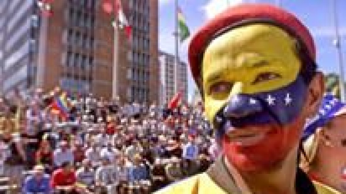 Venezolanos durante los actos de homenaje ayer al libertador Simón Bolívar en Caracas