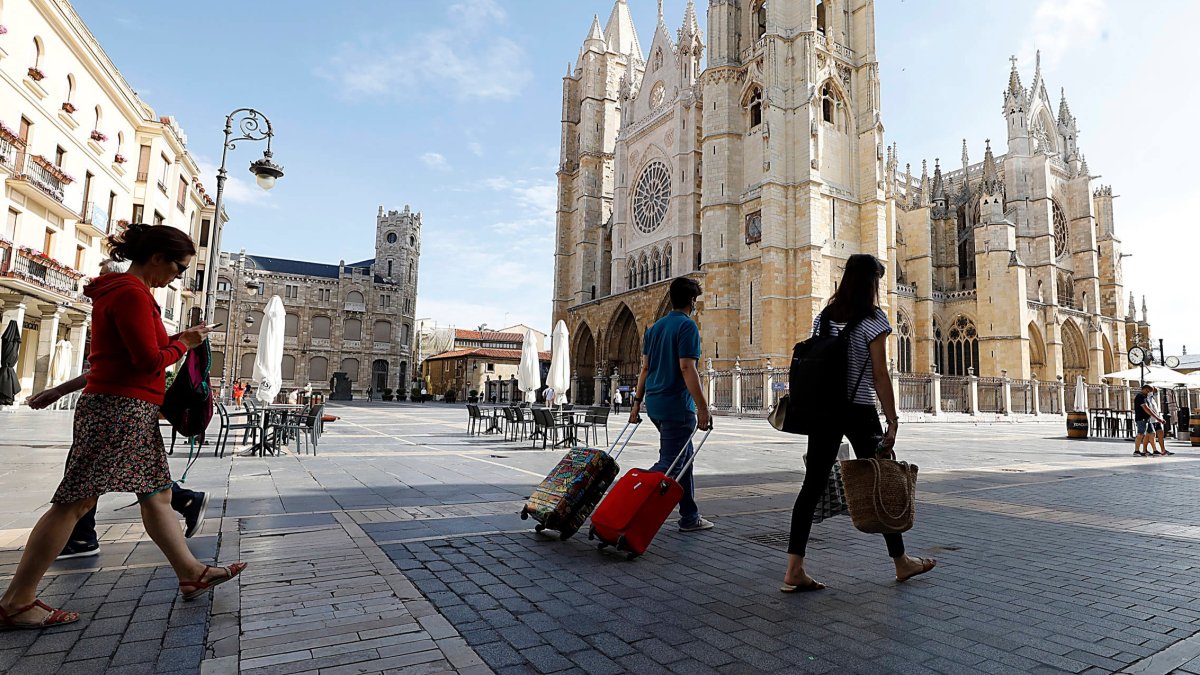 El III Plan Estratégico de la Ciudadanía Castellana y Leonesa en el Exterior 2021-2024 aborda como uno de sus objetivos estratégicos el de potenciar el retorno de estos ciudadanos a Castilla y León. MARCIANO PÉREZ