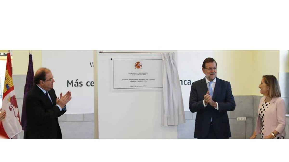 La placa descubierta por Rajoy, en la que ponía León en vez de Palencia