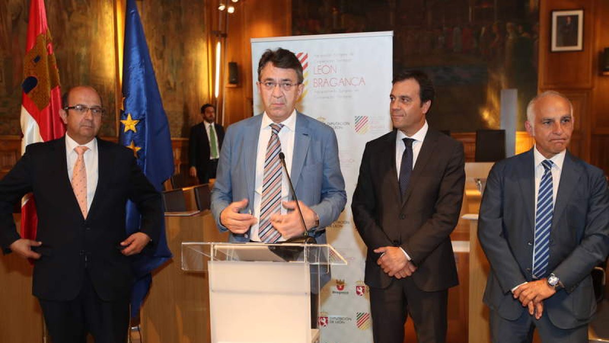 Una de las reuniones estratégicas de León y Braganza. RAMIRO