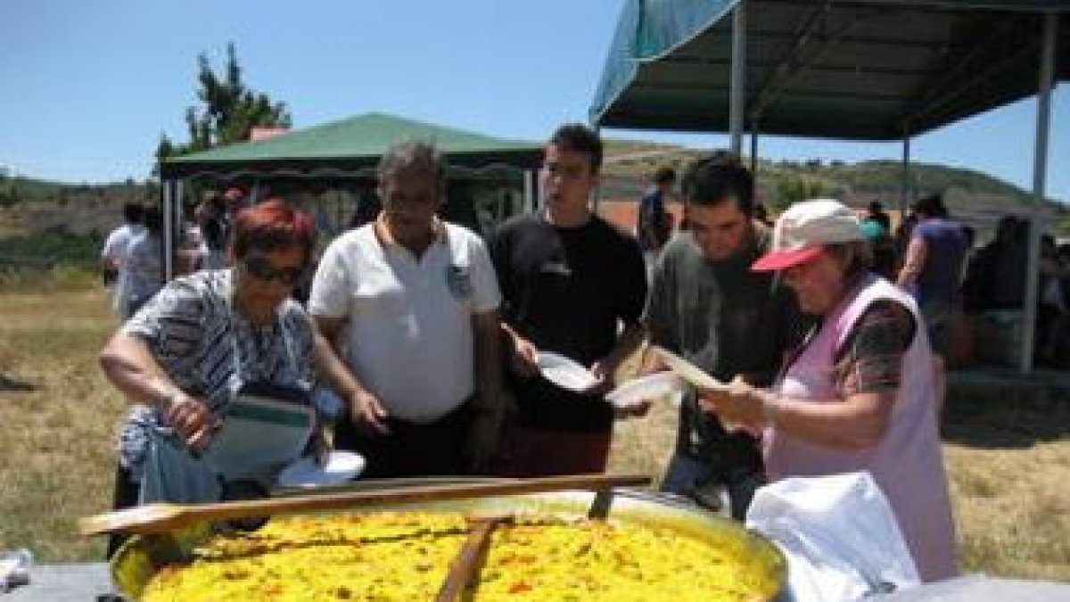 Un momento de las actividades gastronómicas de la fiesta socialista.