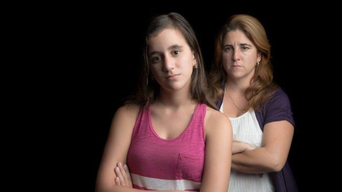 Una adolescente enfadada con su madre.