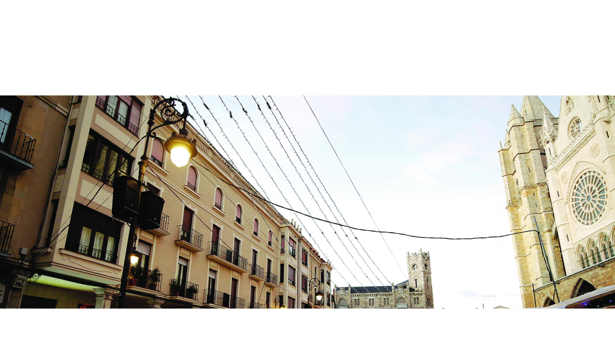 Altavoces en la Plaza de Regla. F. Otero Perandones.