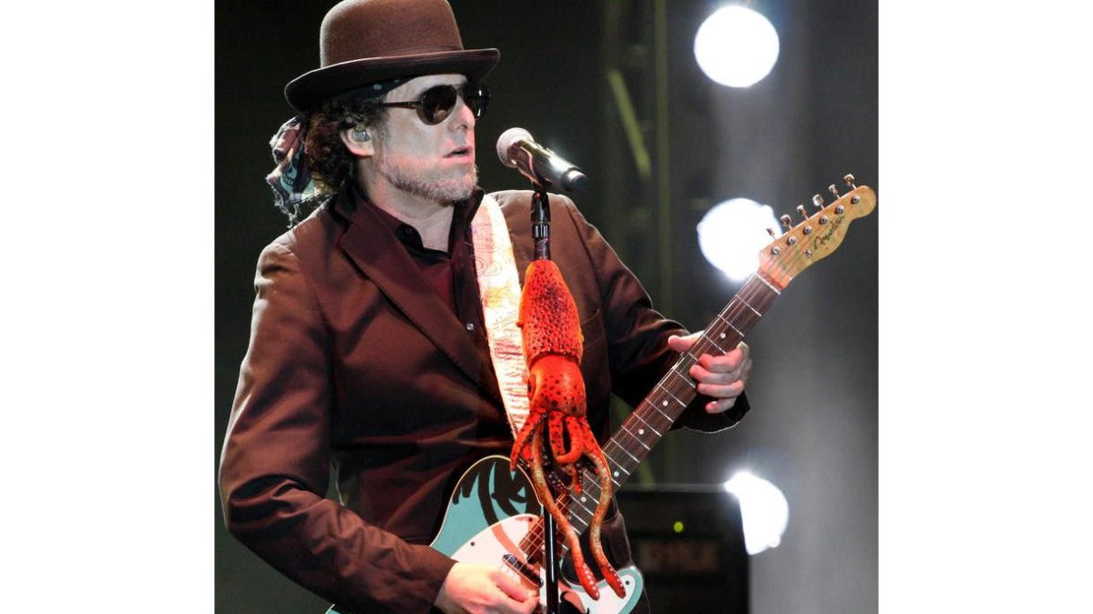 Ell roquero argentino Andrés Calamaro durante un concierto. JULIO SORIA