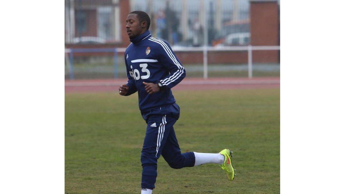 Camille, durante un entrenamiento de la Ponferradina