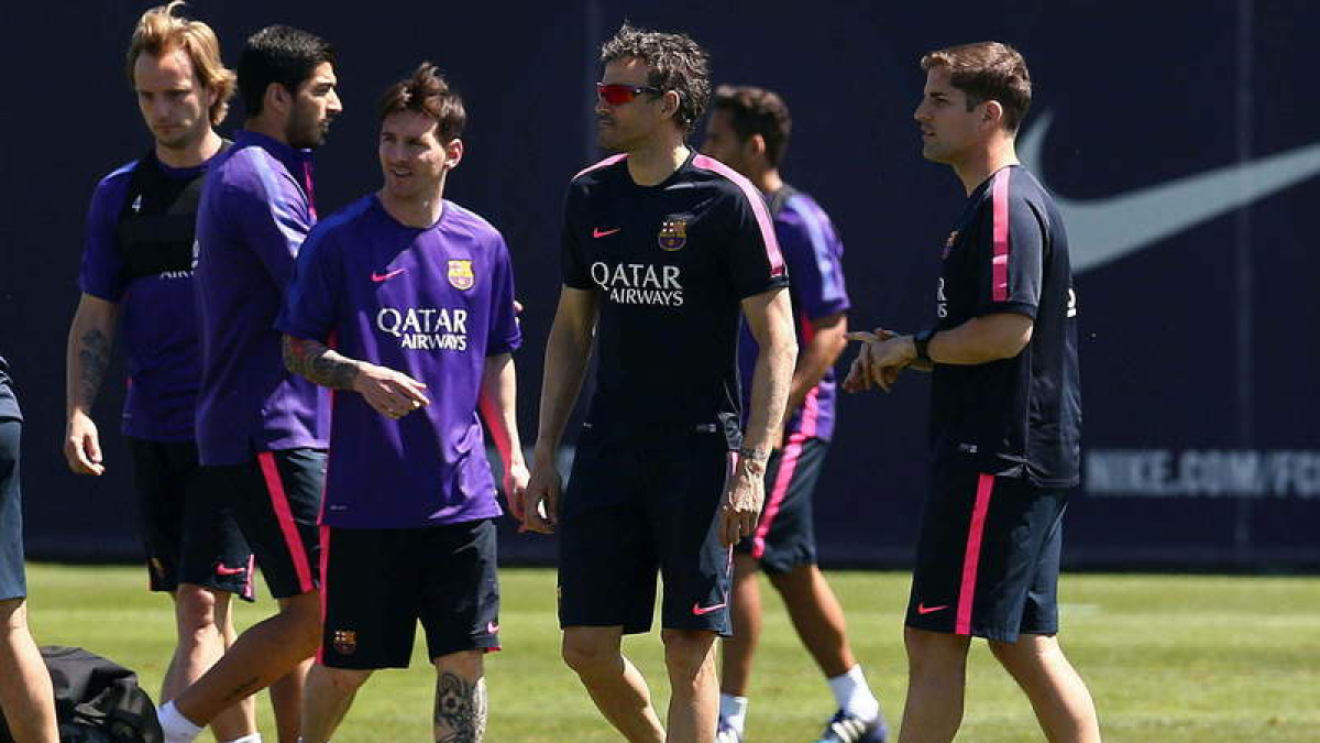 Luis Enrique junto a Leo Messi durante el entrenamiento que realizó la plantilla blaugrana.