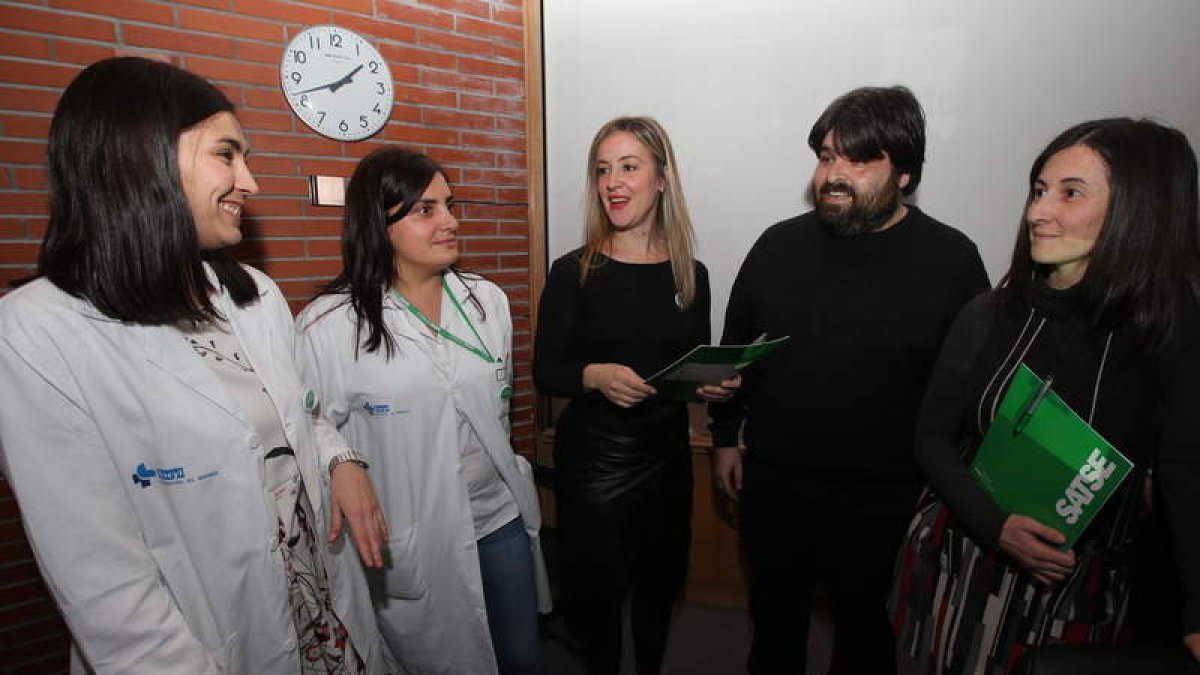 Integrantes del sindicato de enfermería Satse, ayer. l. de la mata