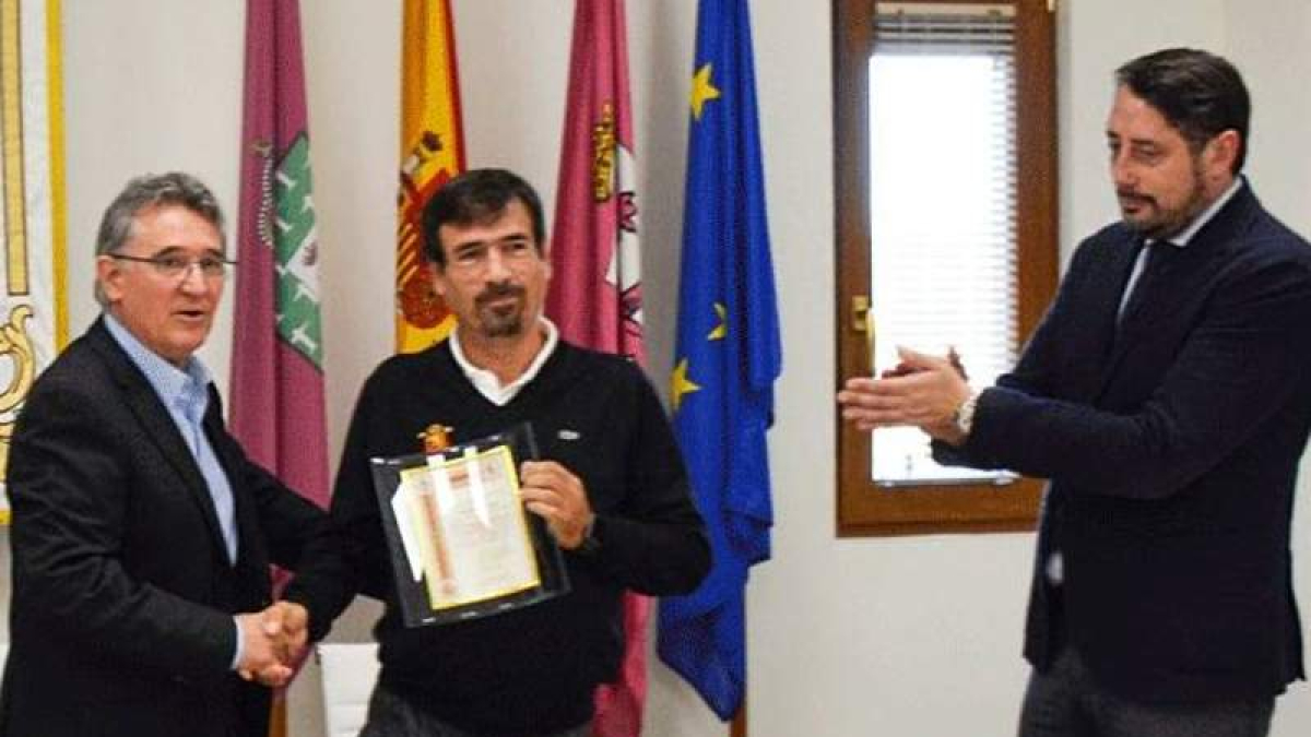 David Fernández distinguió a Ricardo Álvarez ante Carlos Cueto.