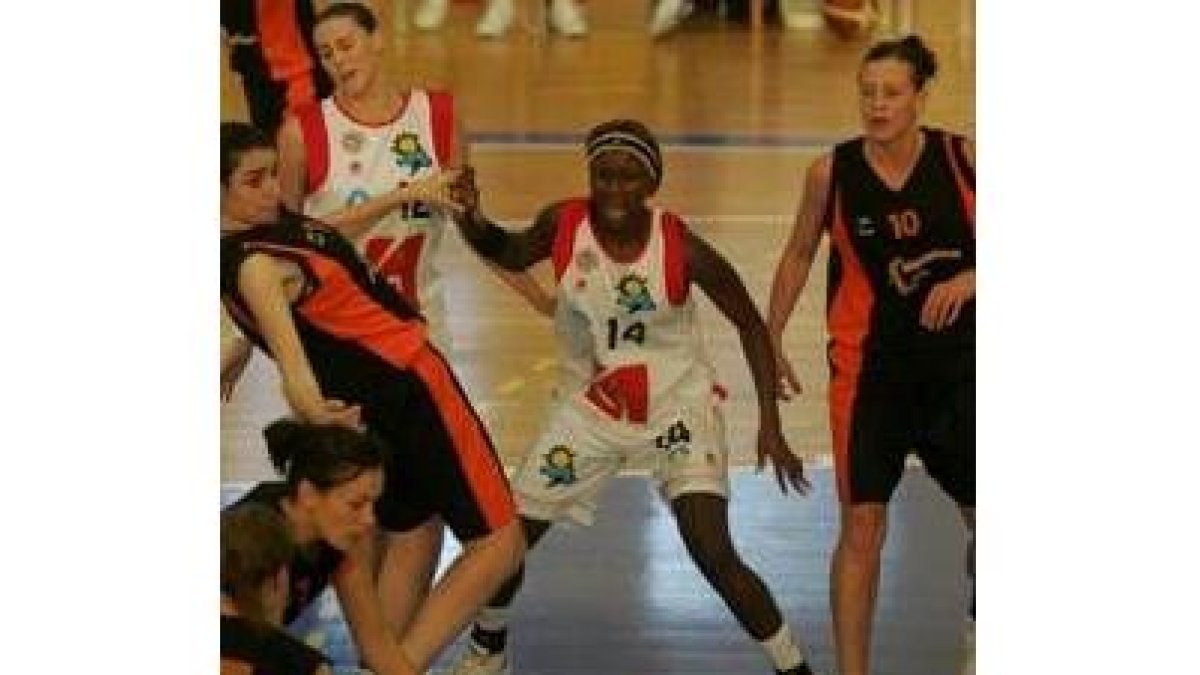 La senegalesa Toch Sarr fue la máxima anotadora ante el Alvargómez llegando a los quince puntos