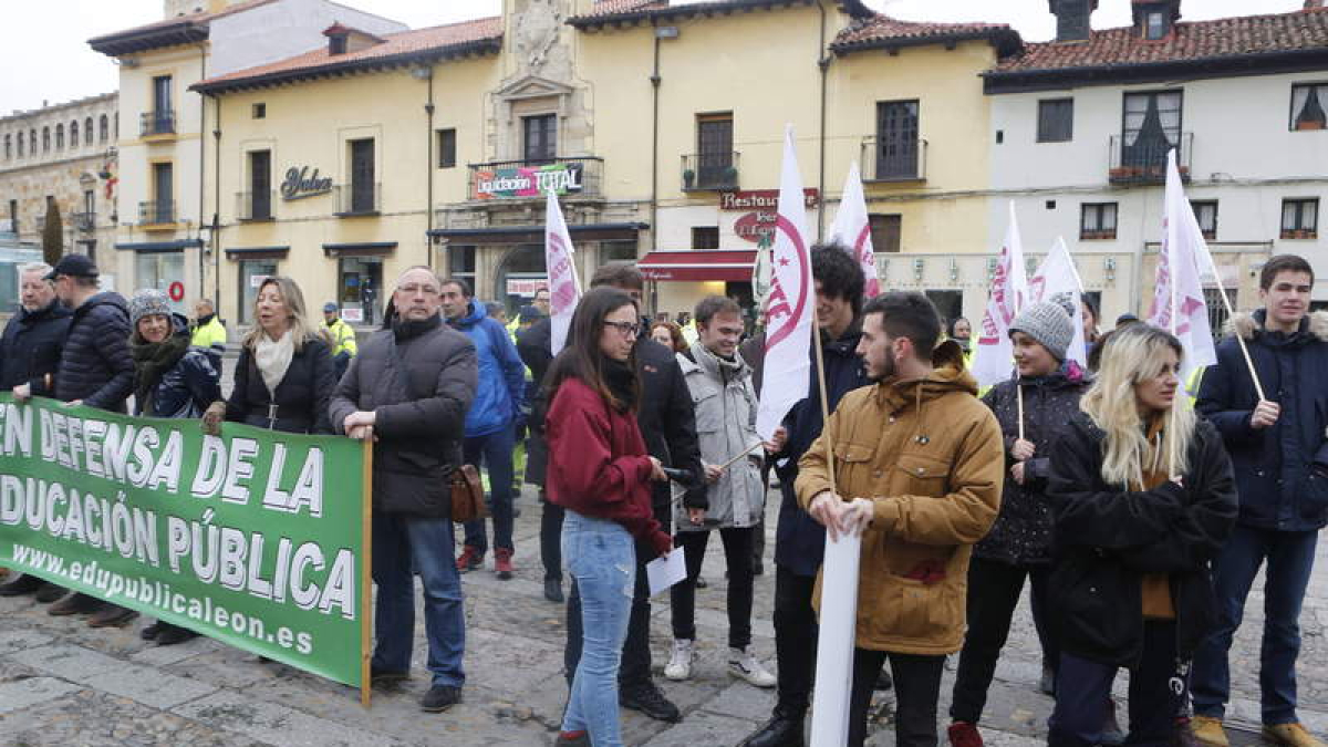 Los alumnos se concentraron al inicio del pleno. RAMIRO