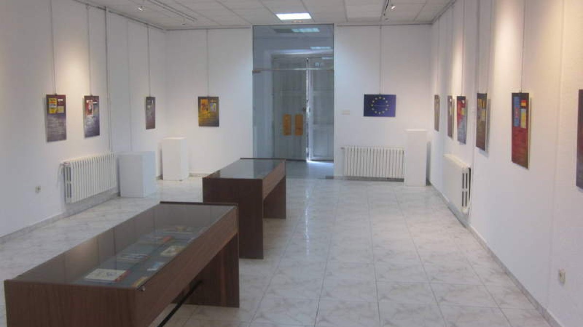 Sala de exposiciones de la biblioteca municipal de Astorga.